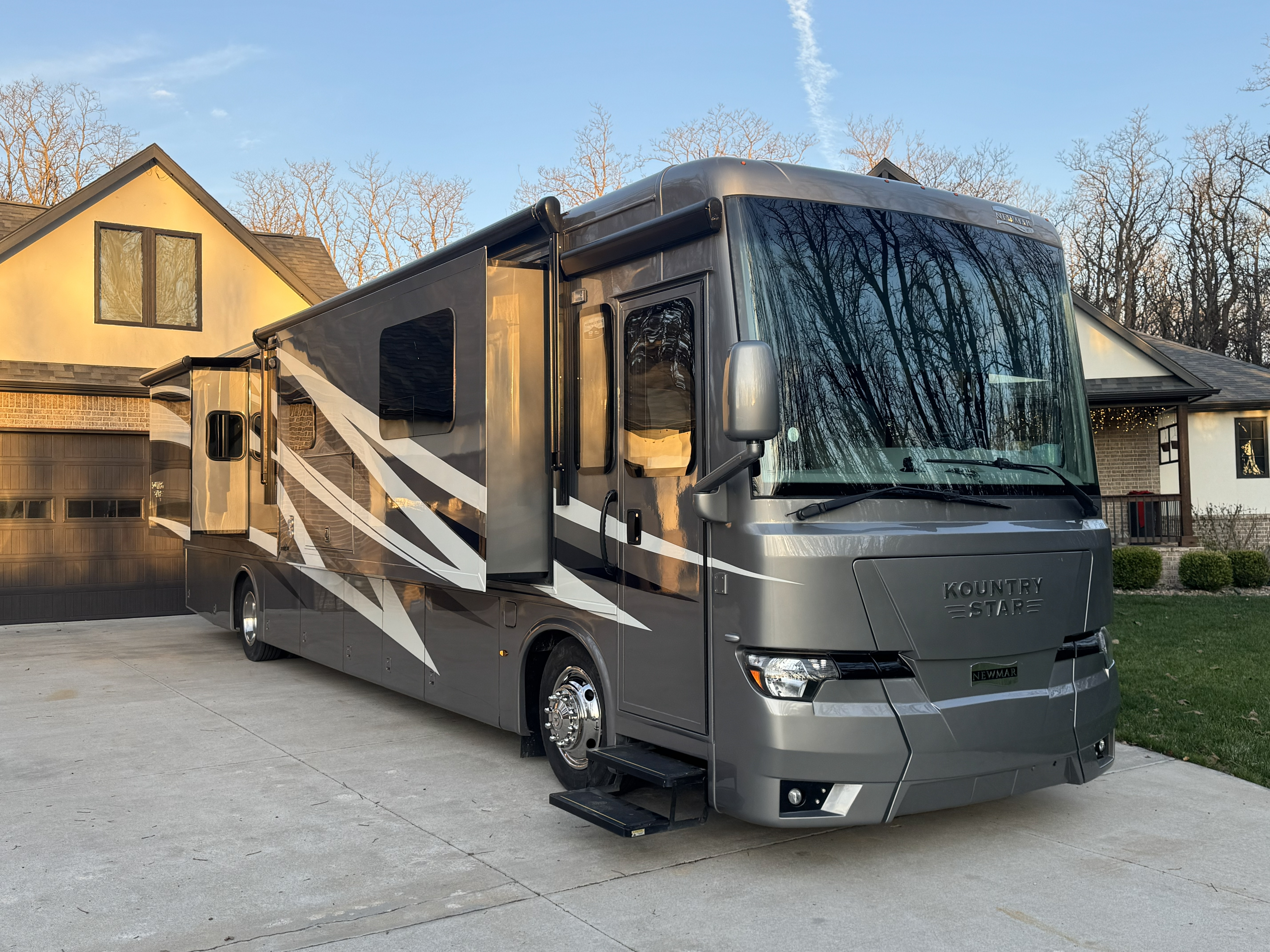 2020 Newmar KOUNTRY STAR 4045 RV