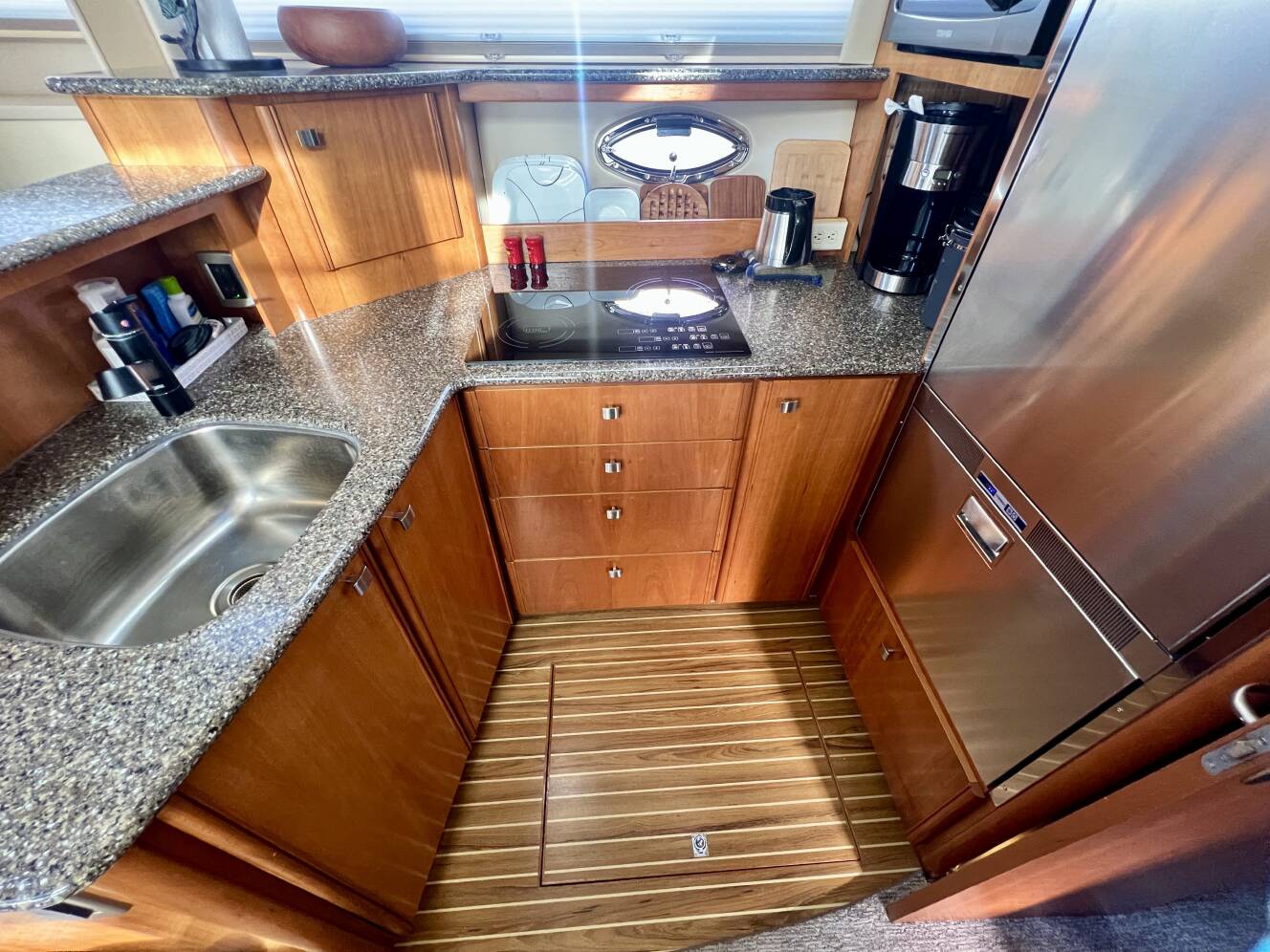 A photo of this 2004 Meridian 408 MOTORYACHT