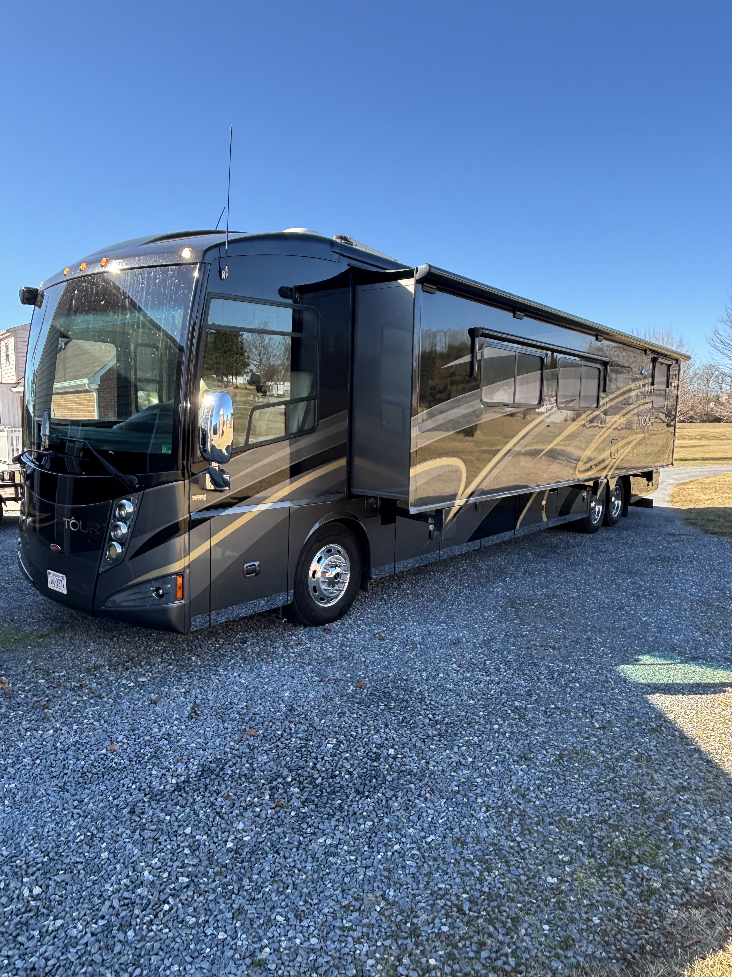 2011 Winnebago TOUR 42QD in forest VA