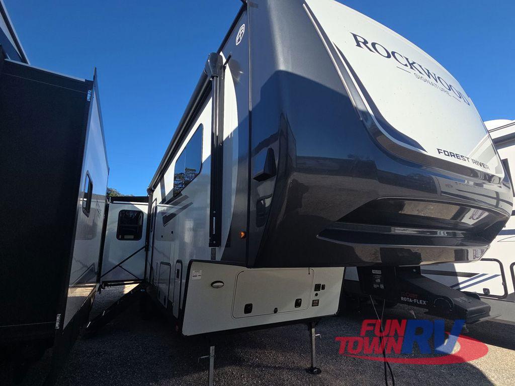 2026 Forest River Rv Rockwood Signature 361RLS in orange TX