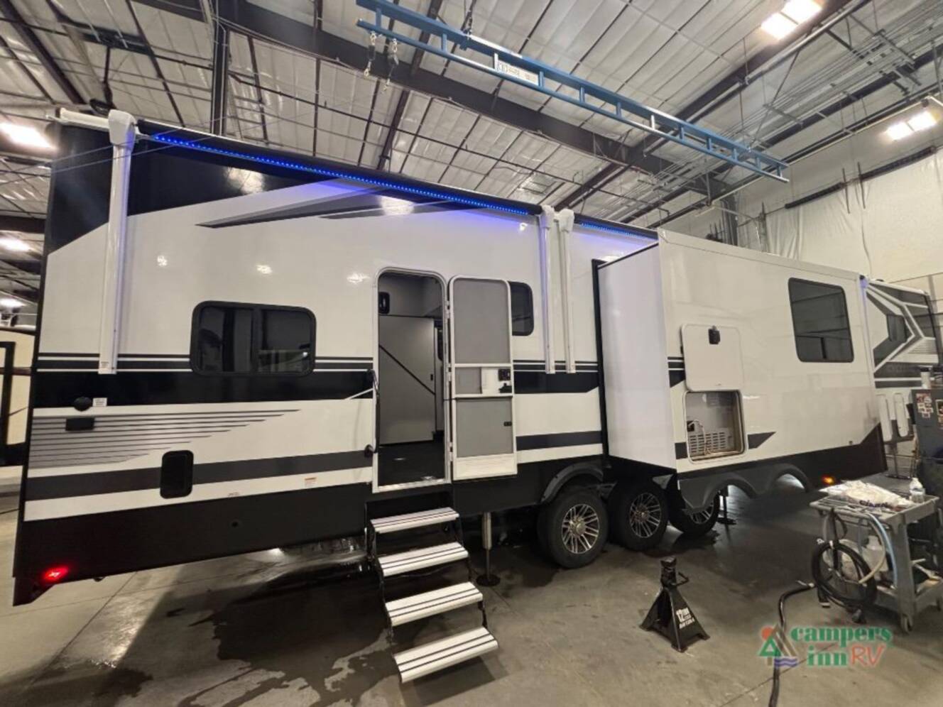 A photo of this 2026 Heartland Cyclone 3913