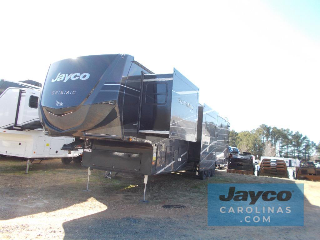 2026 Jayco Seismic 399 Fifth Wheel Toy Hauler RV