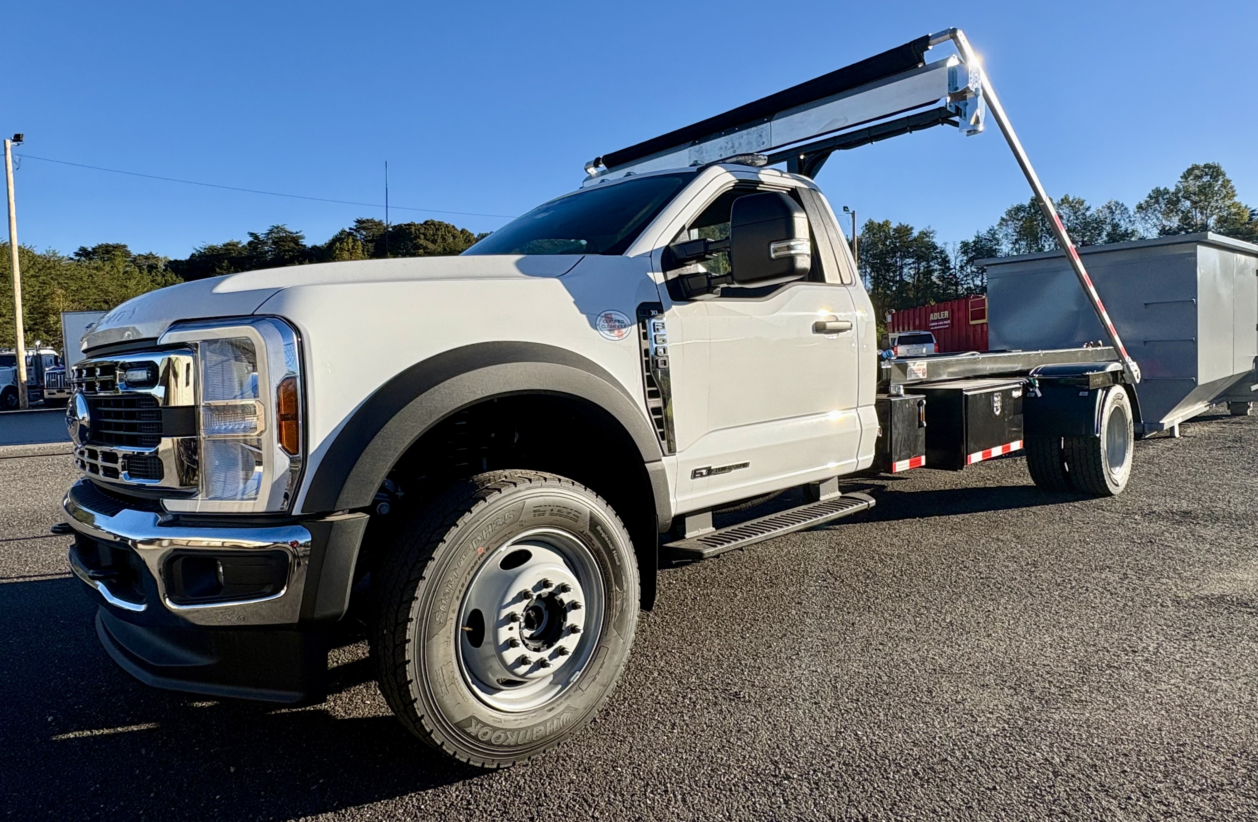 2026 FORD F600 XL - TRASH CAT 47 HYDRAULIC ROLL OFF WITH STROBES in Statesville, NC