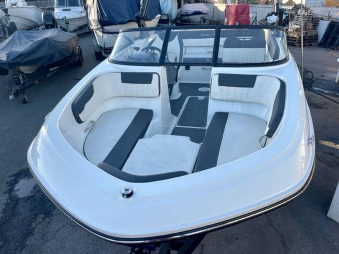A photo of this 2024 Bayliner VR5
