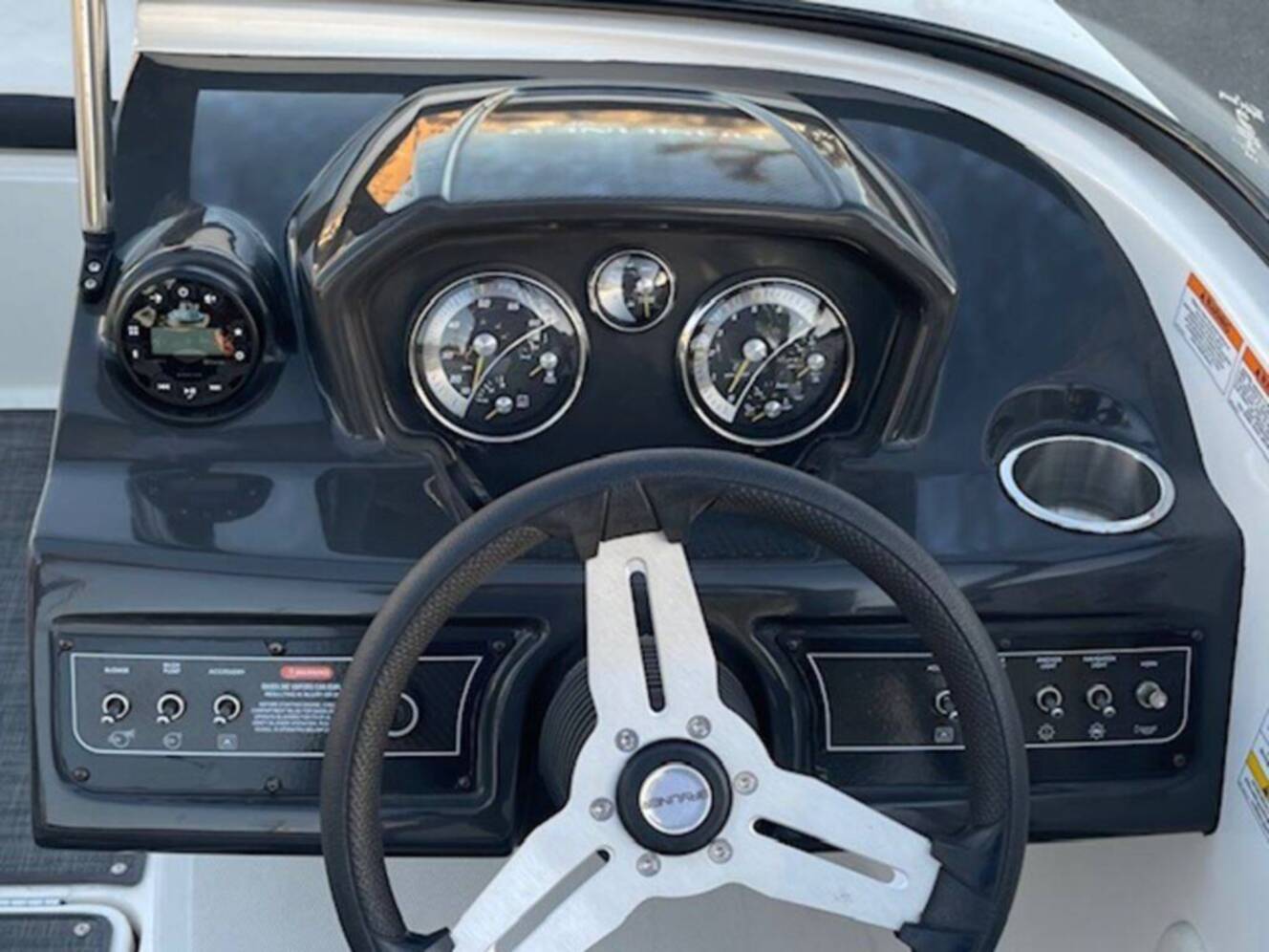 A photo of this 2024 Bayliner VR5