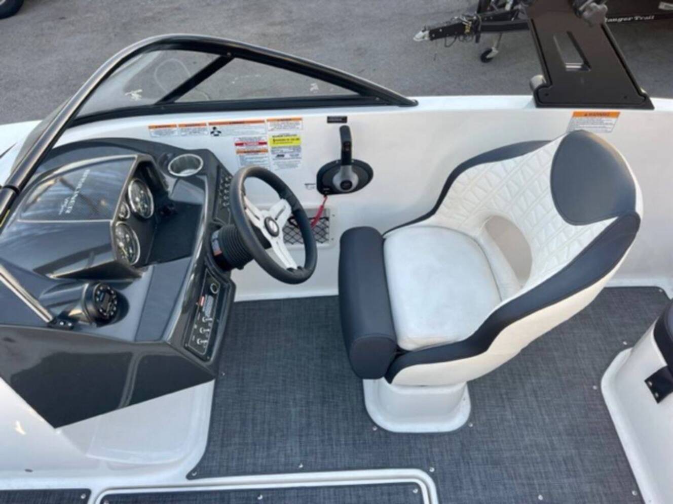 A photo of this 2024 Bayliner VR5