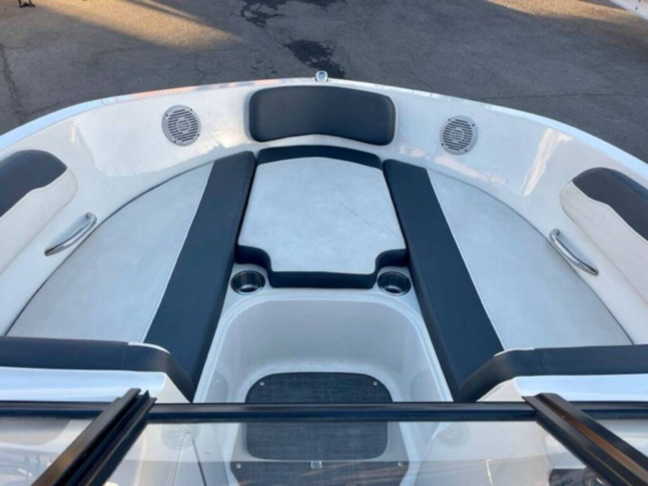 A photo of this 2024 Bayliner VR5