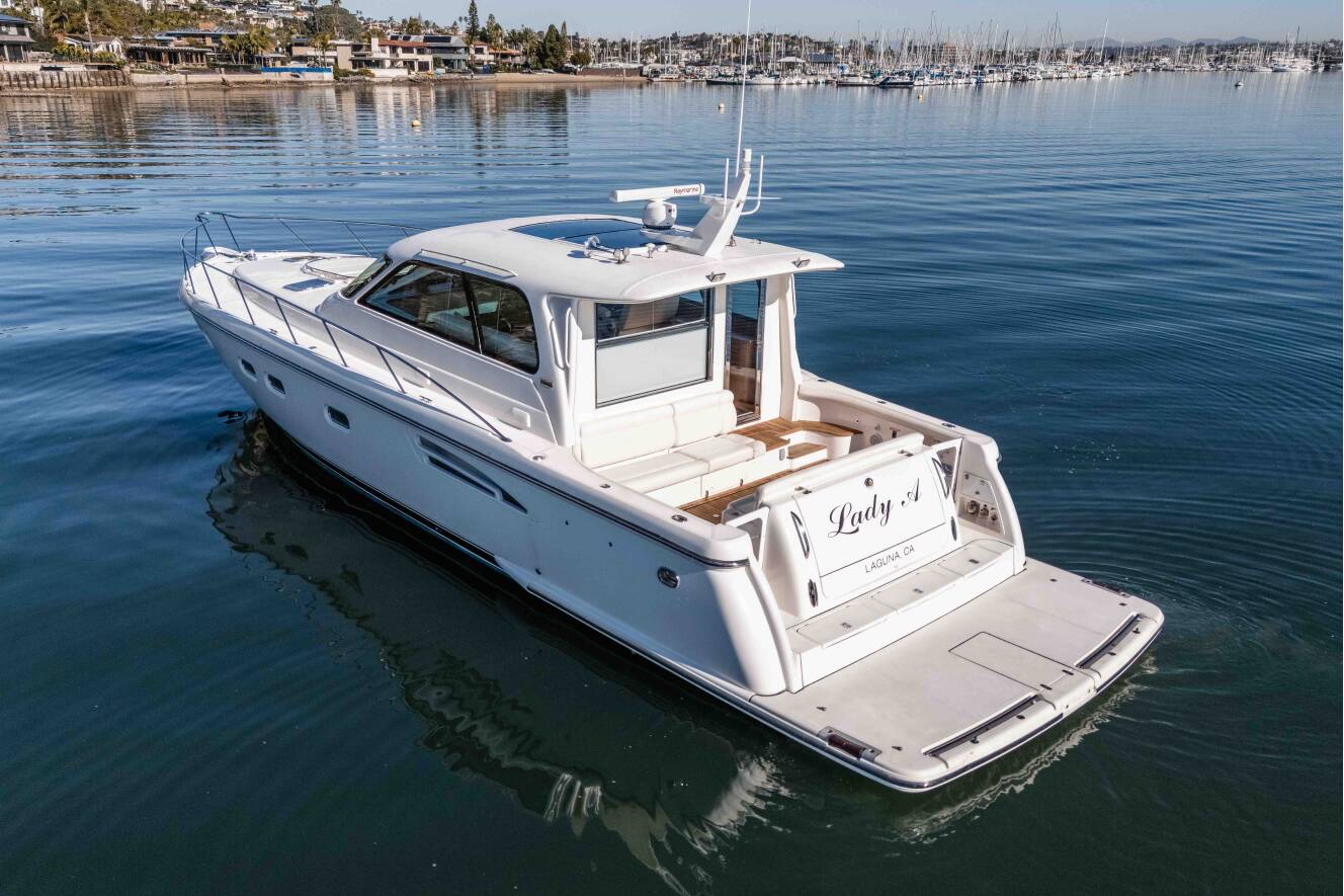 A photo of this 2006 Tiara Yachts 5200 Sovran Salon
