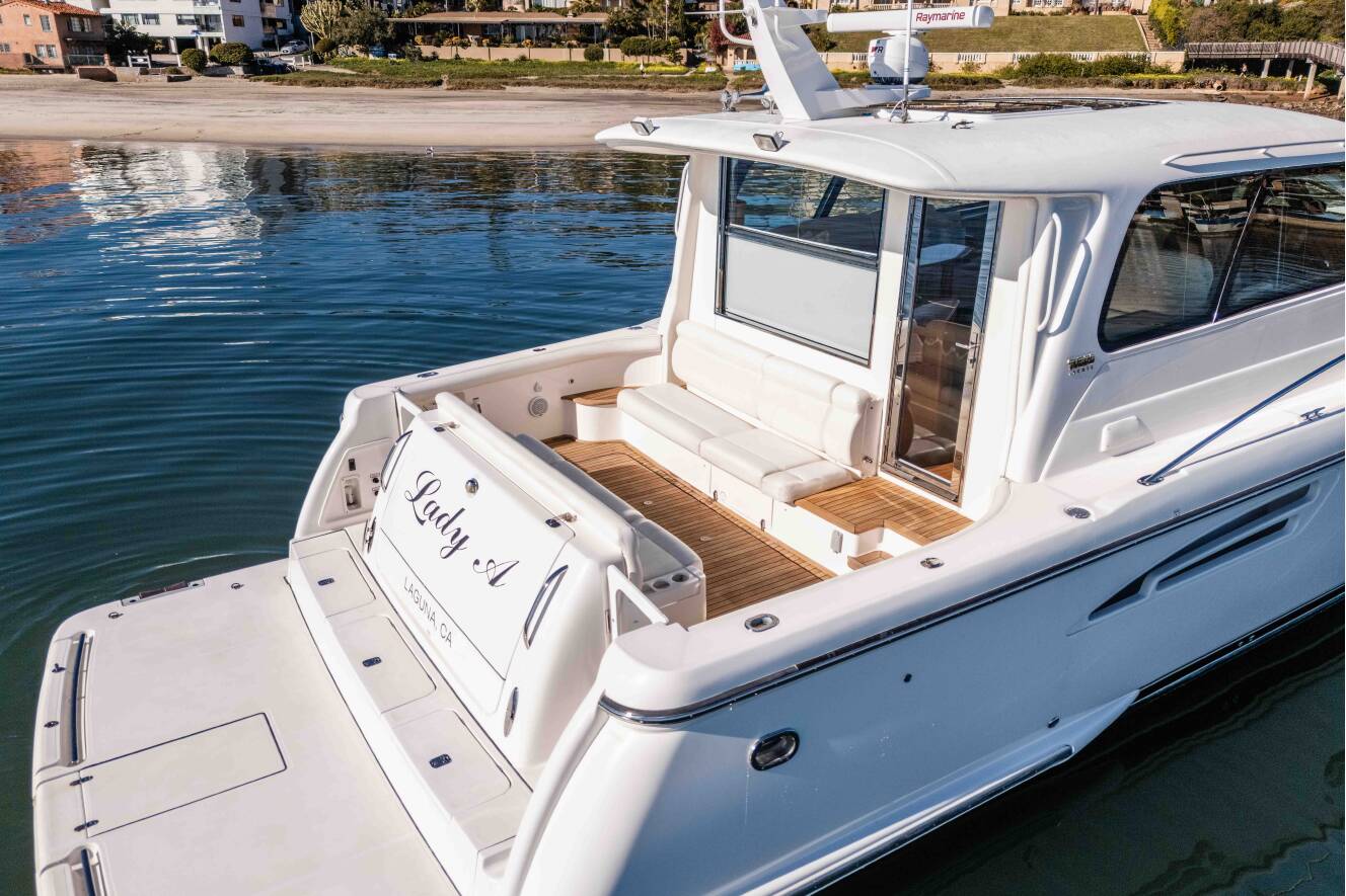 A photo of this 2006 Tiara Yachts 5200 Sovran Salon