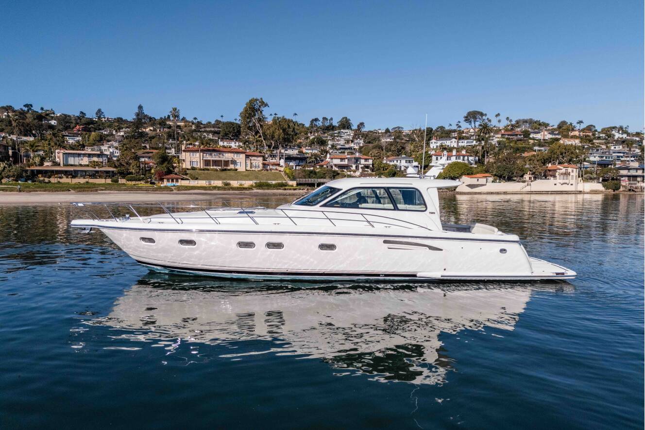 A photo of this 2006 Tiara Yachts 5200 Sovran Salon
