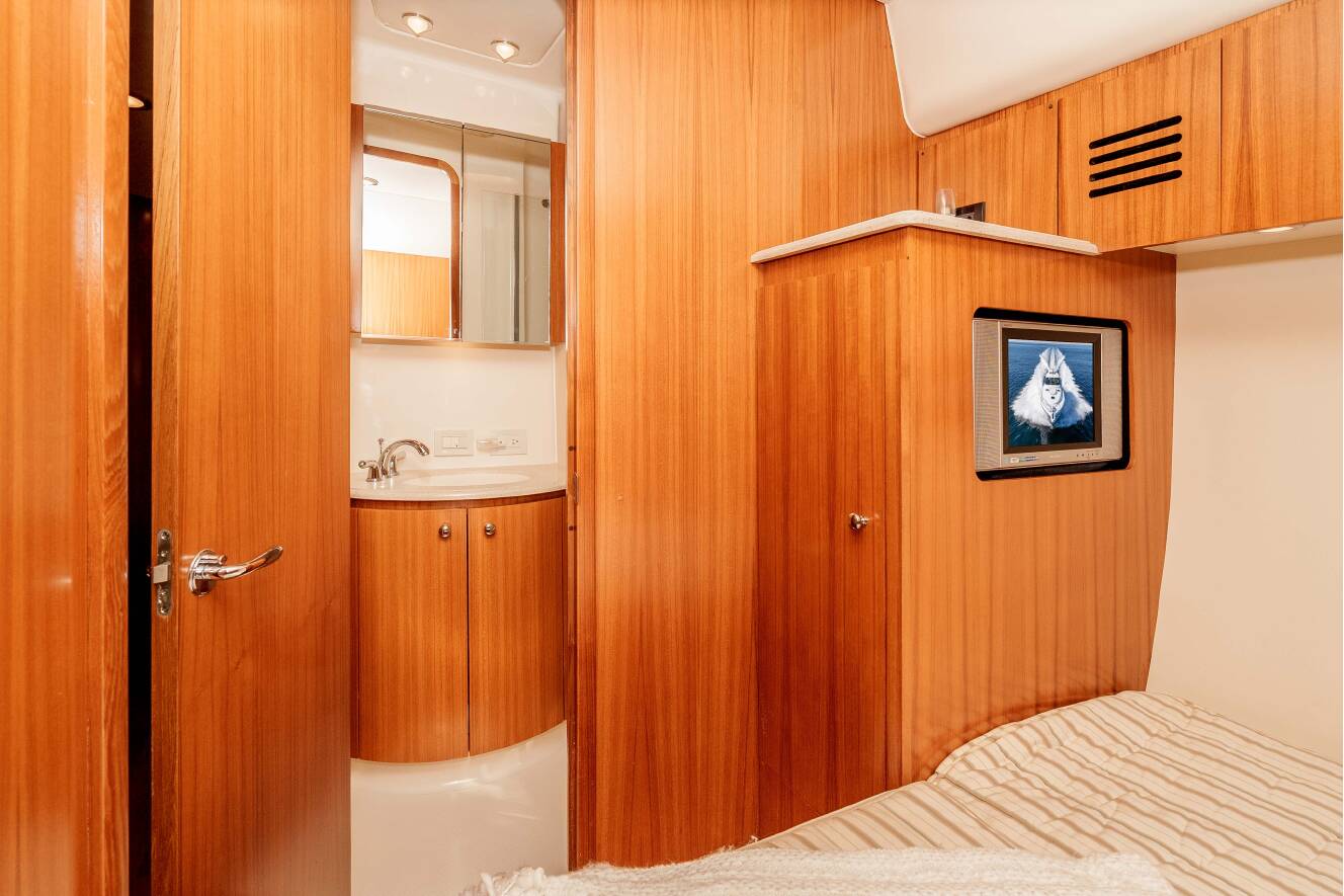 A photo of this 2006 Tiara Yachts 5200 Sovran Salon