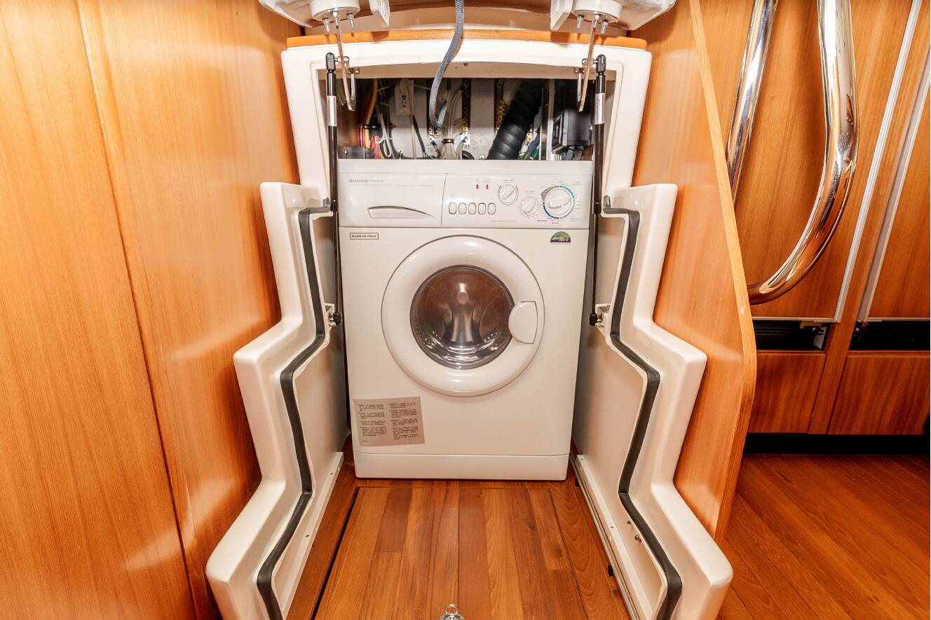 A photo of this 2006 Tiara Yachts 5200 Sovran Salon