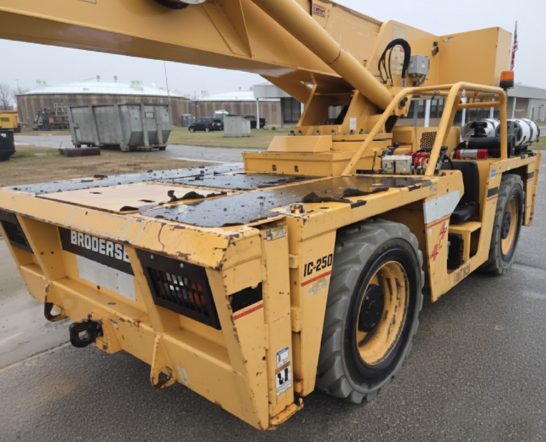 2013 Broderson IC250-3D in Bristol, PA