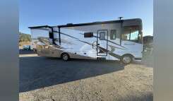 2014 Monaco MONARCH SE 32WBD SUPER LOW MILES !! RV