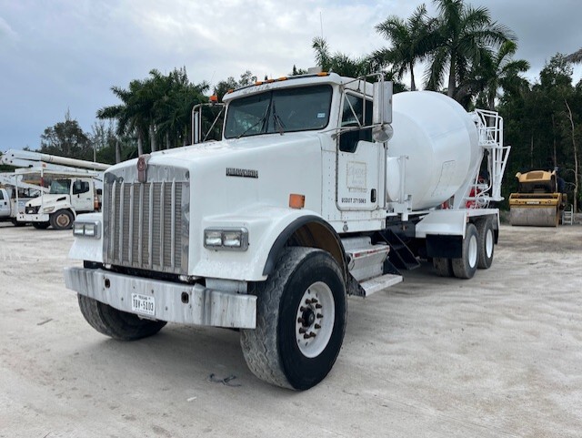 2007 KENWORTH W900 in Miami Fl, FL