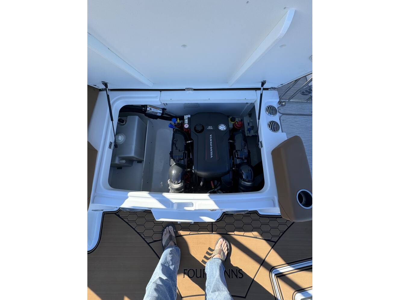 A photo of this 2023 Four Winns Hd Series