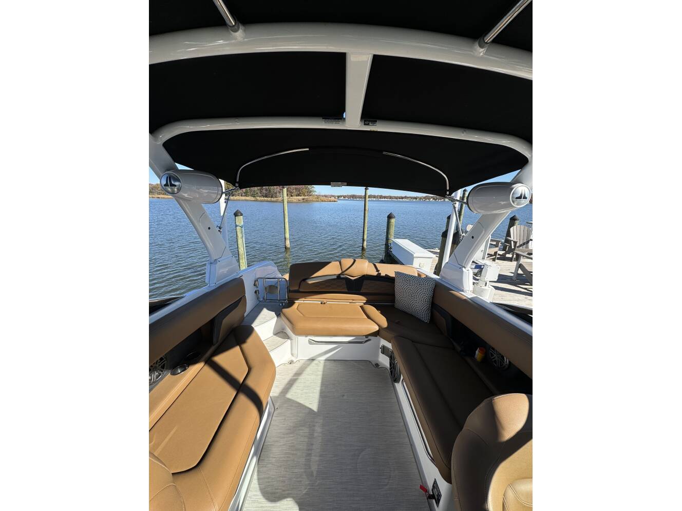 A photo of this 2023 Four Winns Hd Series