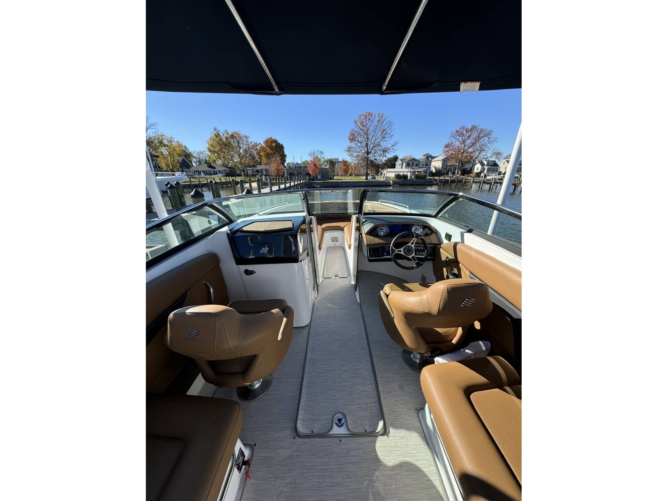 A photo of this 2023 Four Winns Hd Series