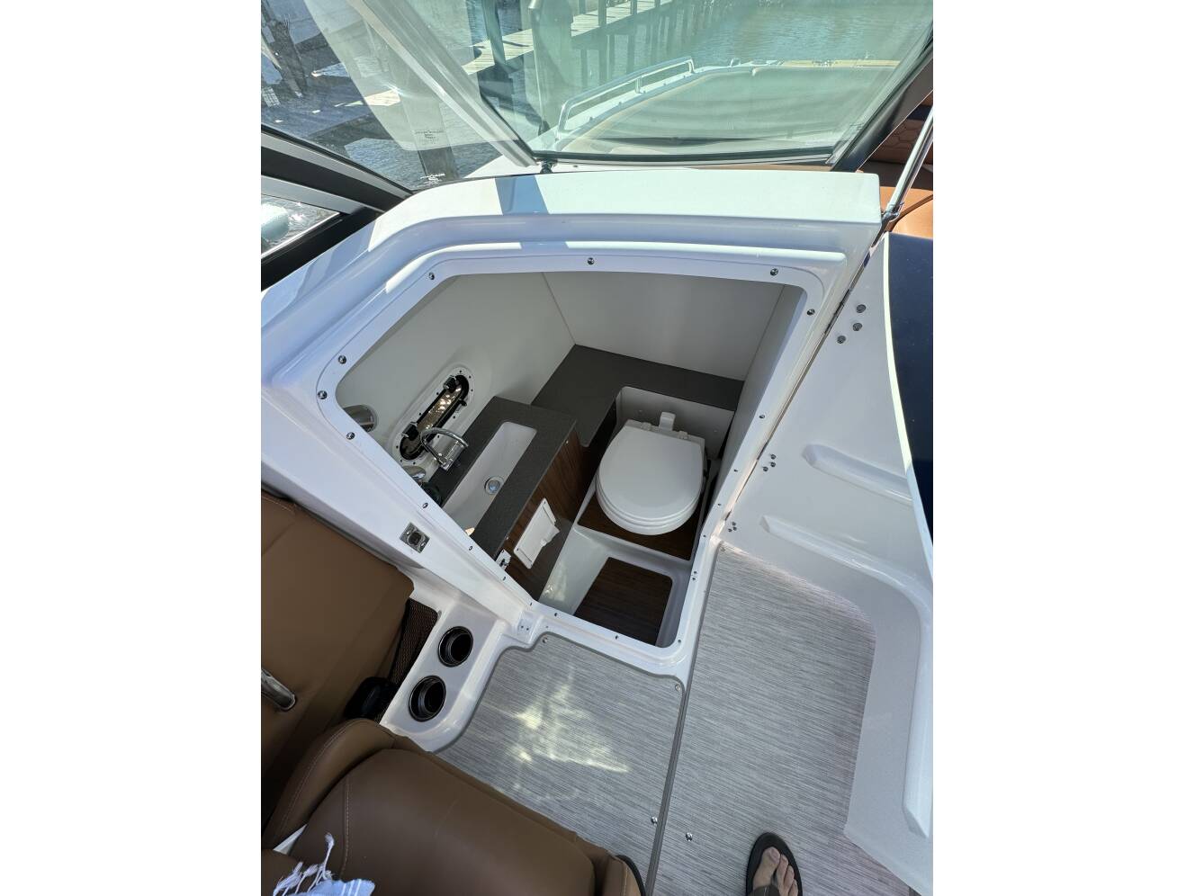 A photo of this 2023 Four Winns Hd Series