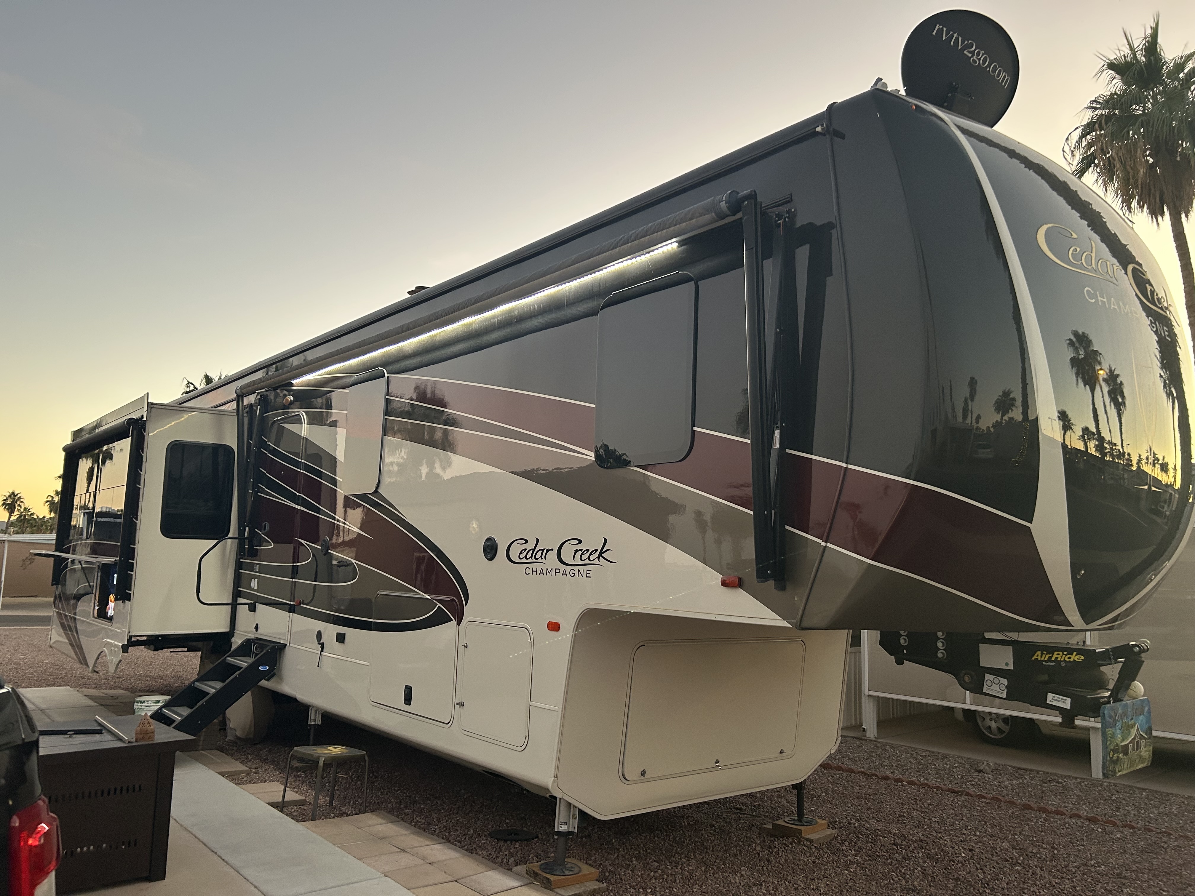 2019 Forest River CEDAR CREEK CHAMPAGNE 38EL RV