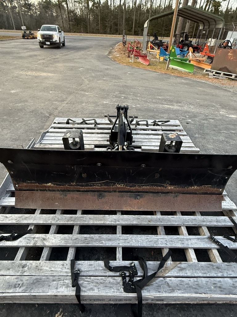 JOHN DEERE 380A Scrape Blade in Accomac, VA