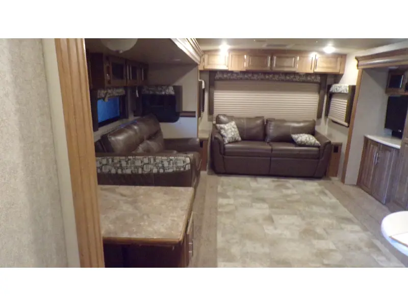 2017 FOREST RIVER 2906