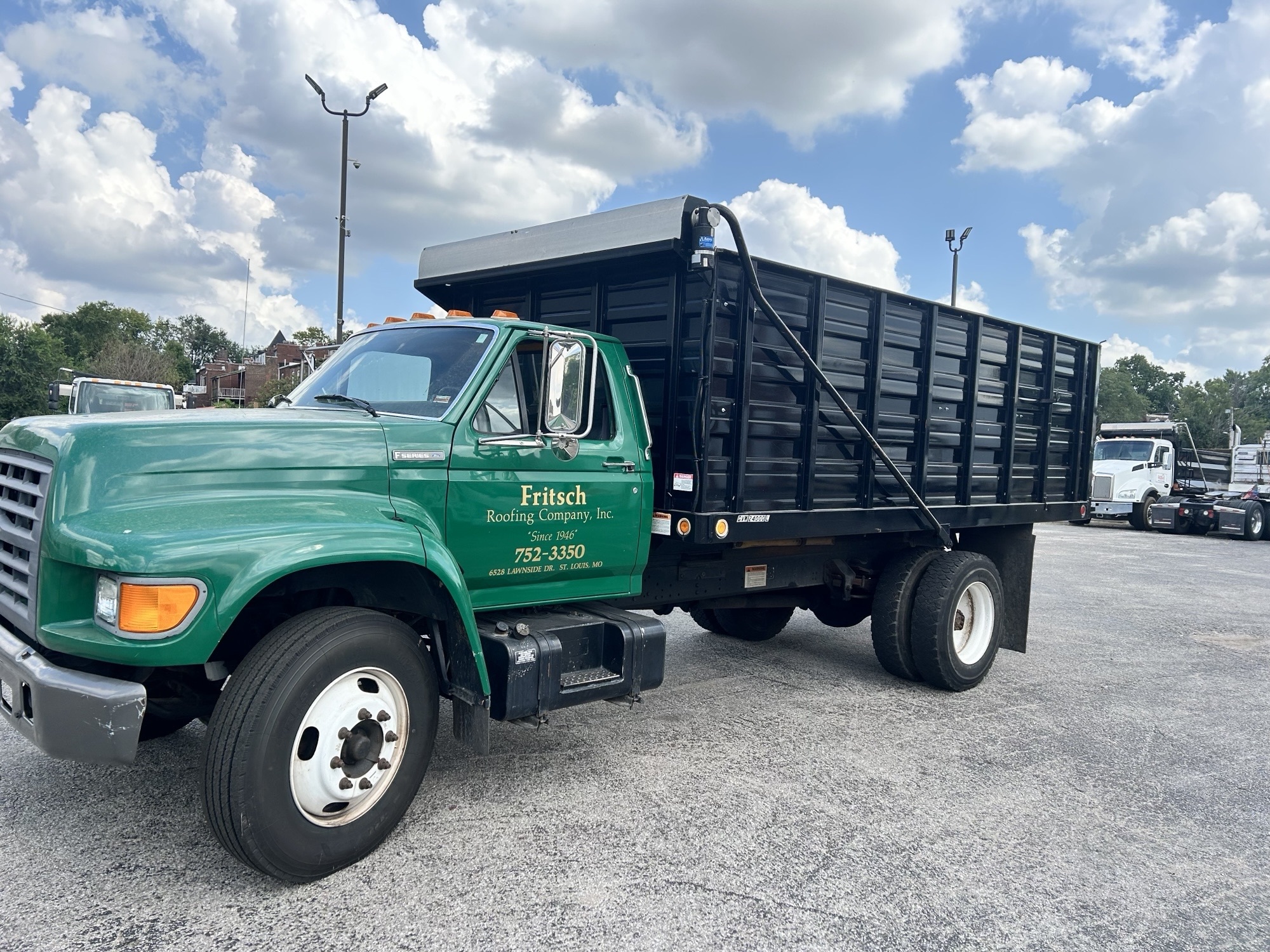 1997 FORD F700 in Saint Louis, MO