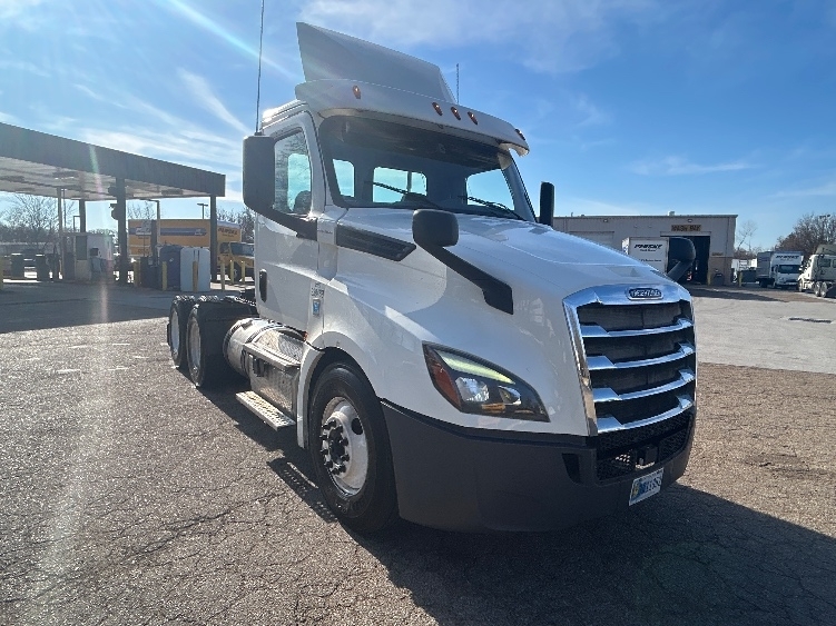 2020 FREIGHTLINER CASCADIA 126 in Chattanooga, TN