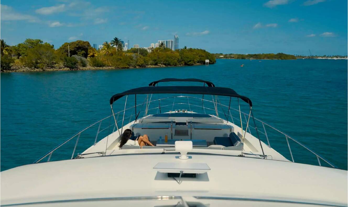 A photo of this 2010 Azimut Leonardo
