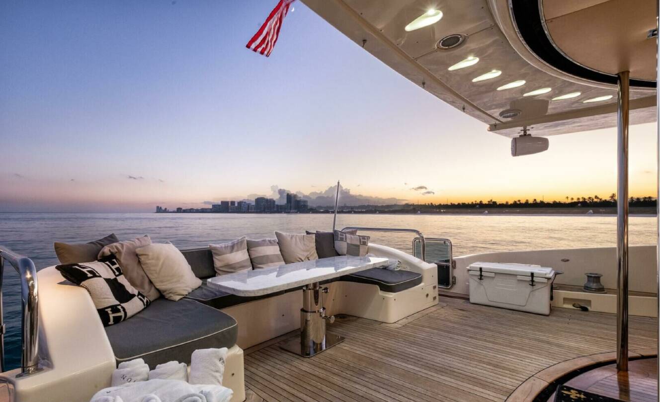 A photo of this 2010 Azimut Leonardo