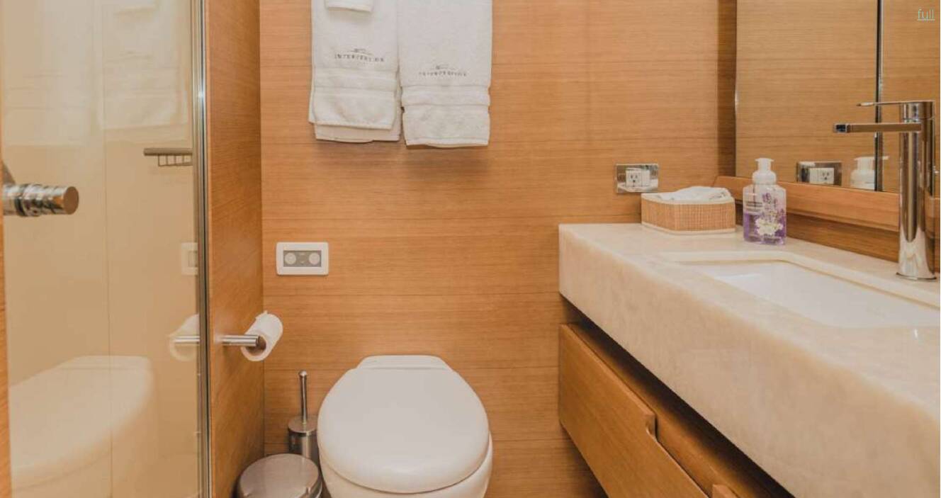 A photo of this 2010 Azimut Leonardo
