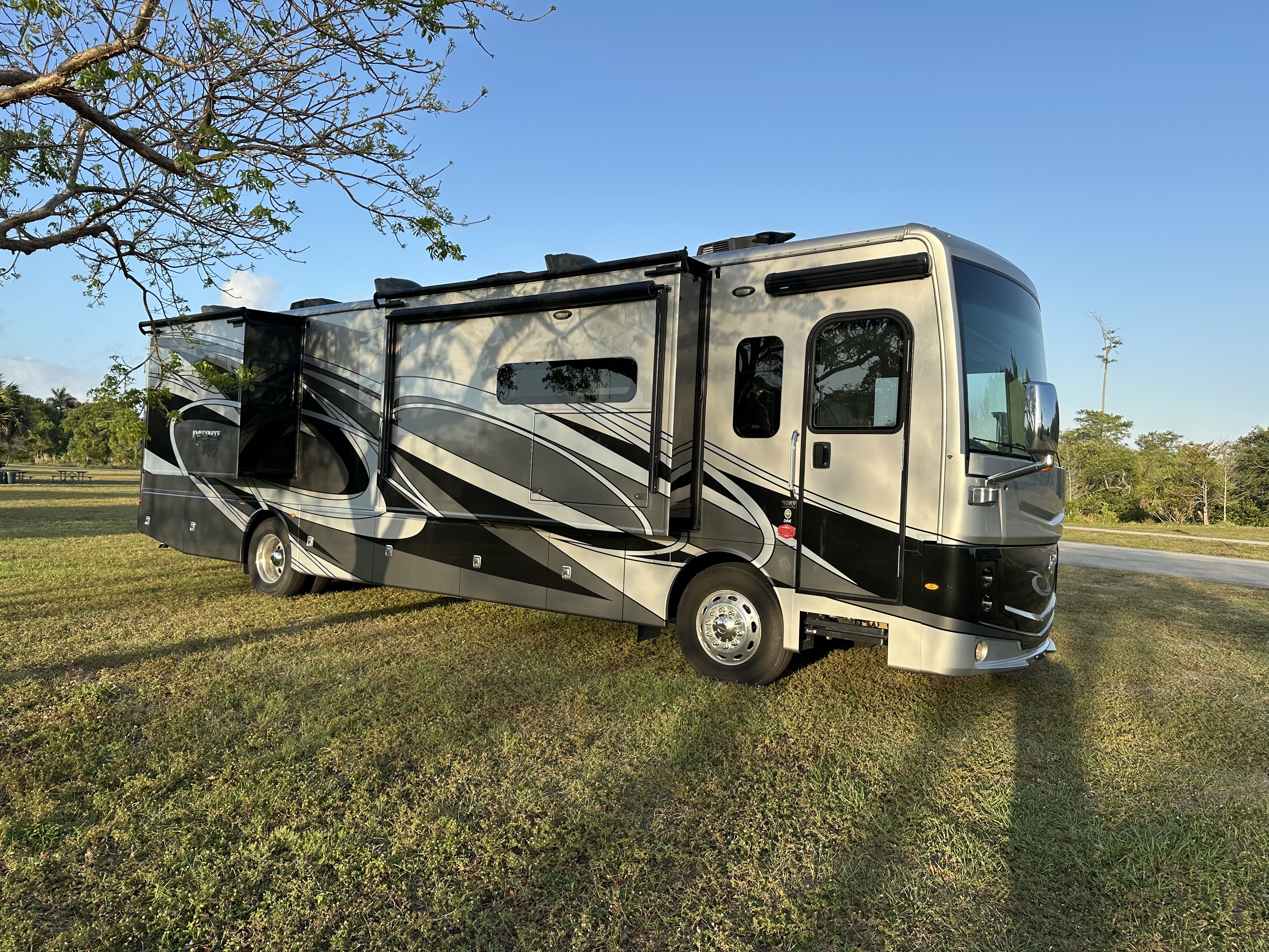 2020 Fleetwood DISCOVERY 38K RV