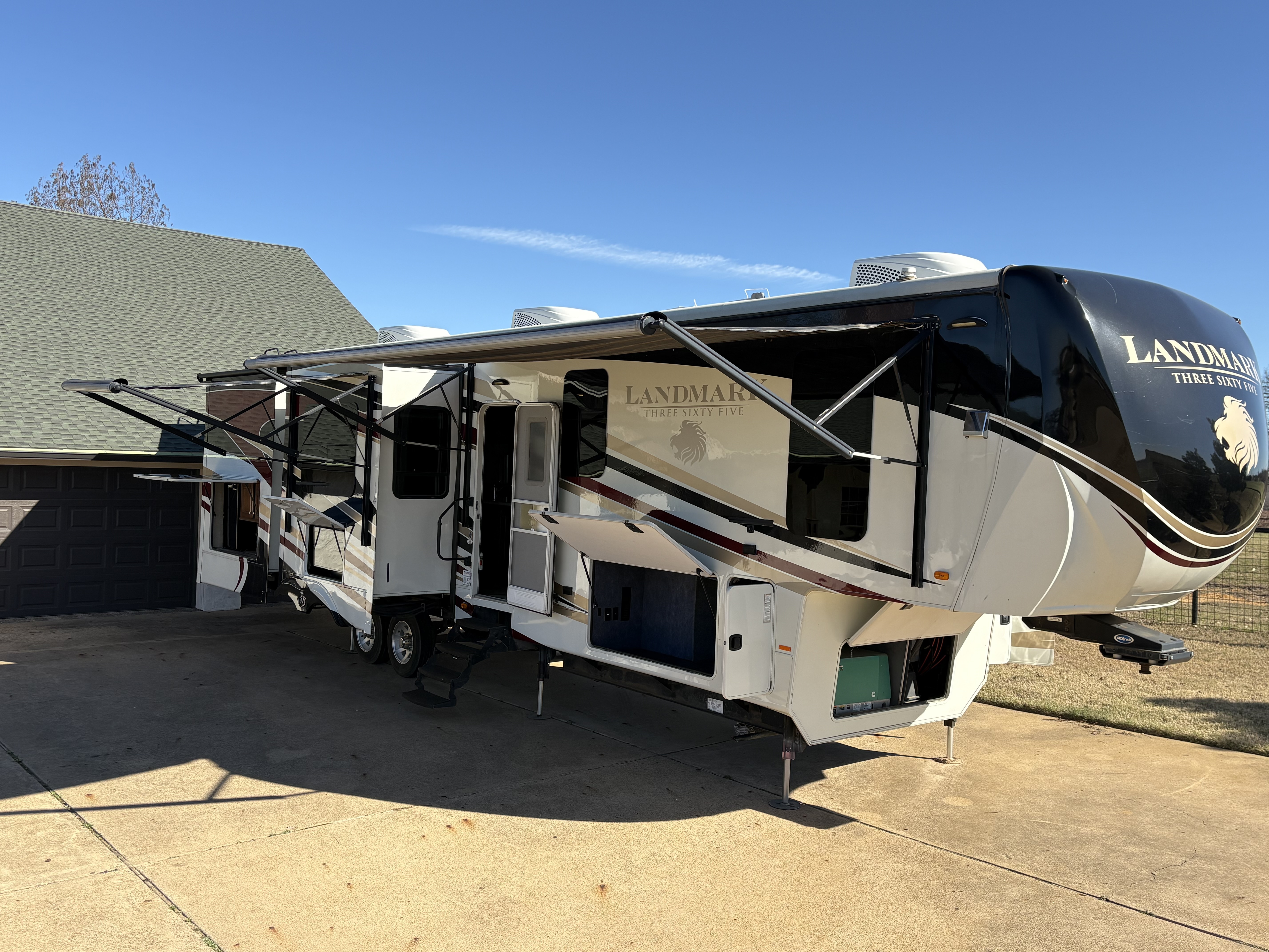2016 Heartland LANDMARK 365 LM CHARLESTON in ballard TX