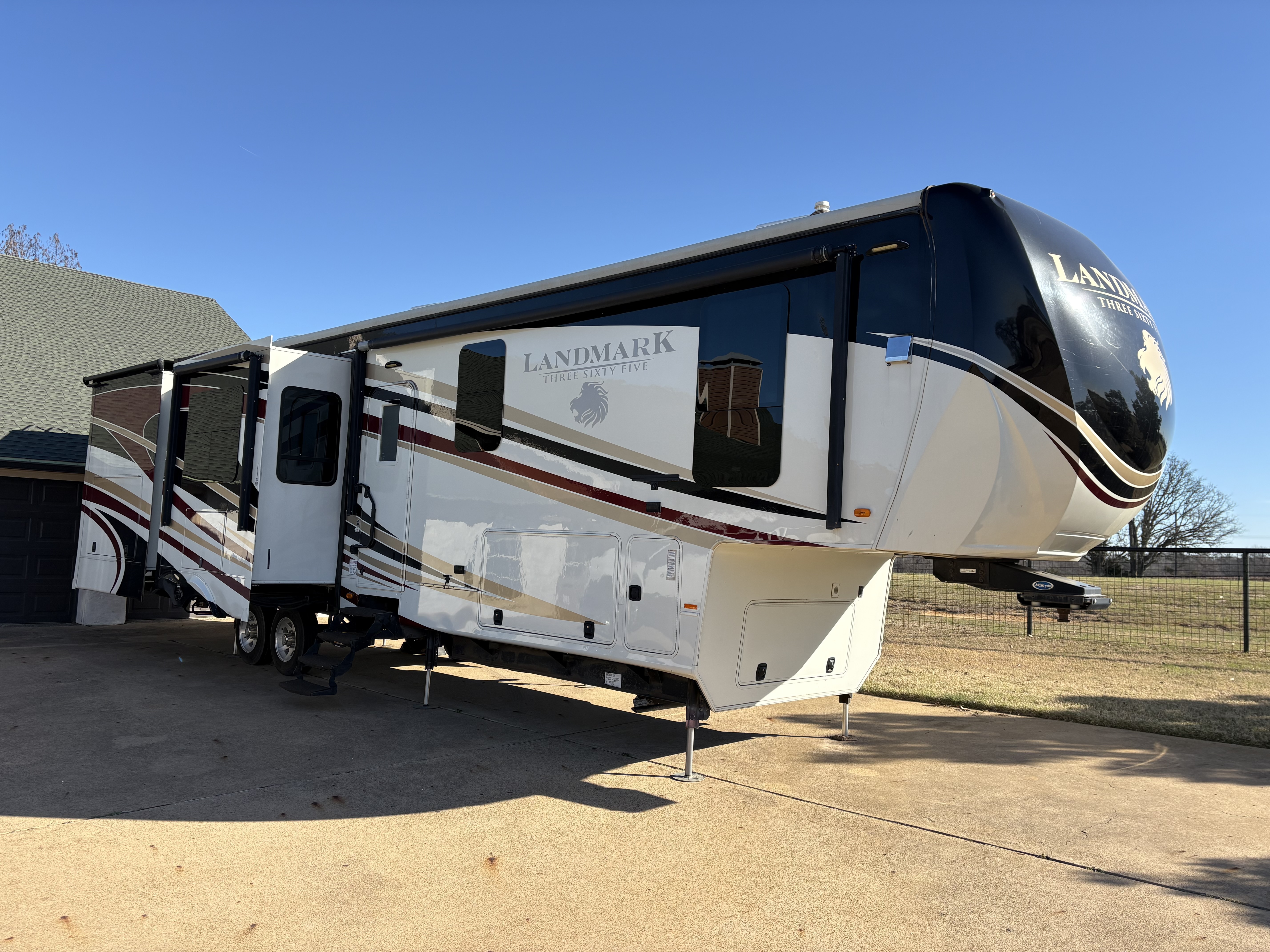 2016 Heartland LANDMARK 365 LM CHARLESTON in ballard TX