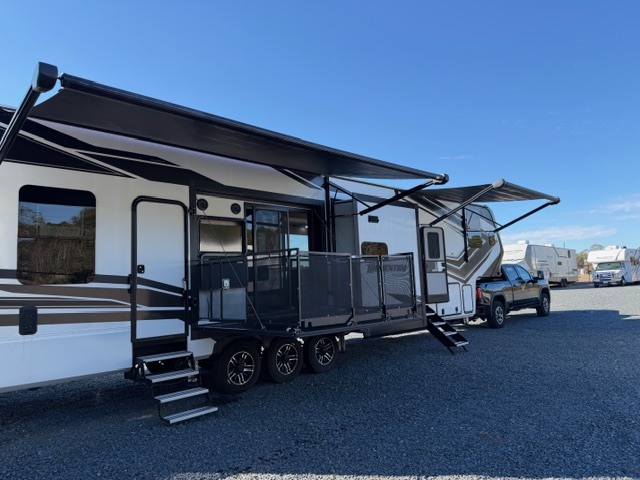 2023 Grand Design MOMENTUM 399TH RV