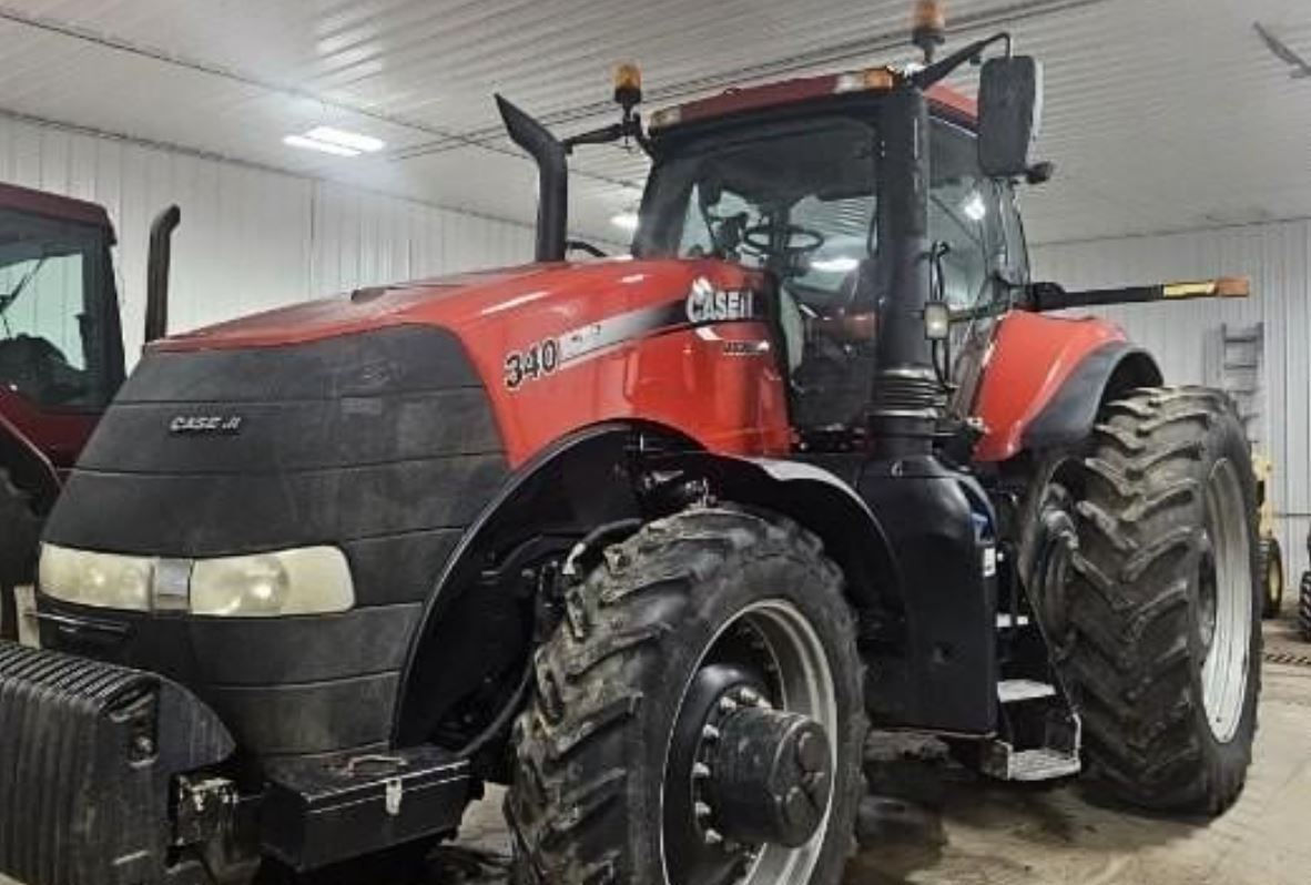 2014 CASE IH MAGNUM 340 in Holland, MN