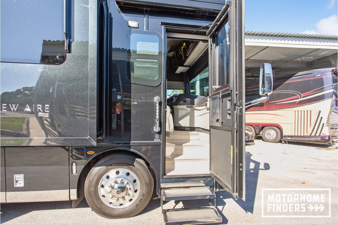A photo of this 2021 Newmar NEW AIRE 3543