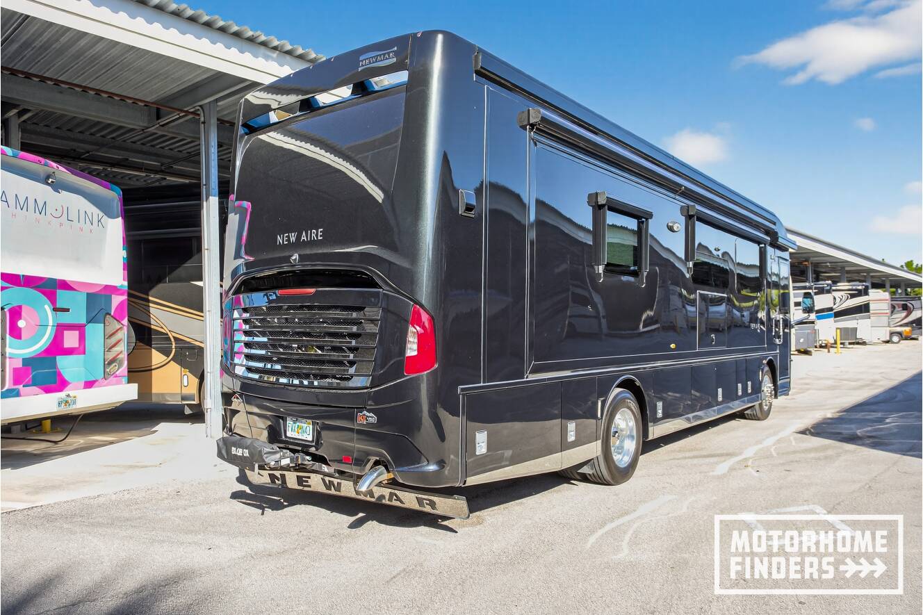 A photo of this 2021 Newmar NEW AIRE 3543