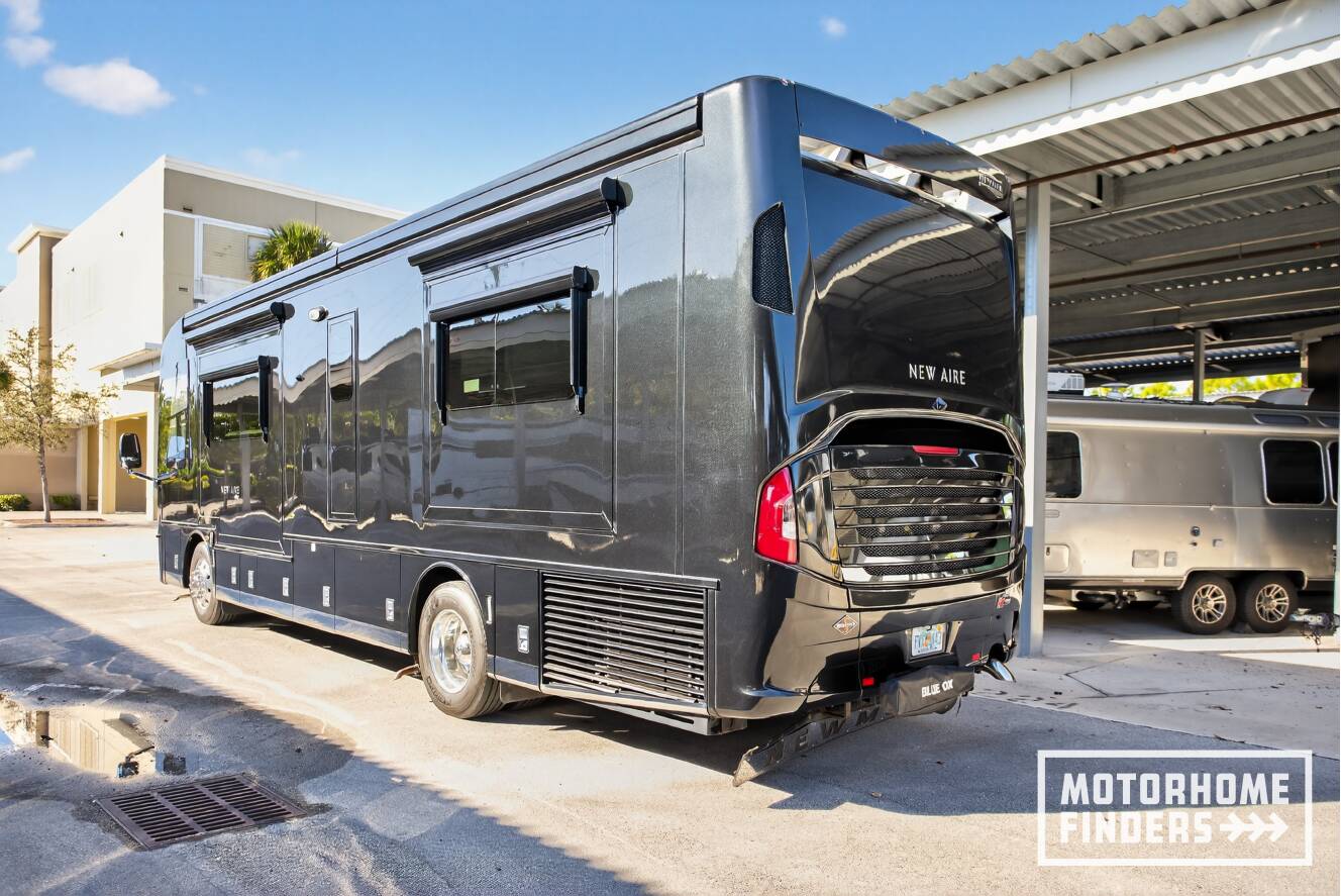 A photo of this 2021 Newmar NEW AIRE 3543