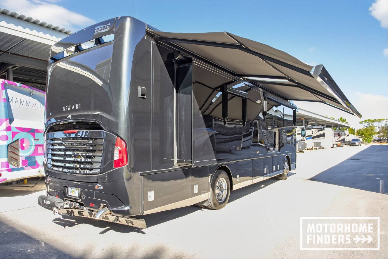 A photo of this 2021 Newmar NEW AIRE 3543