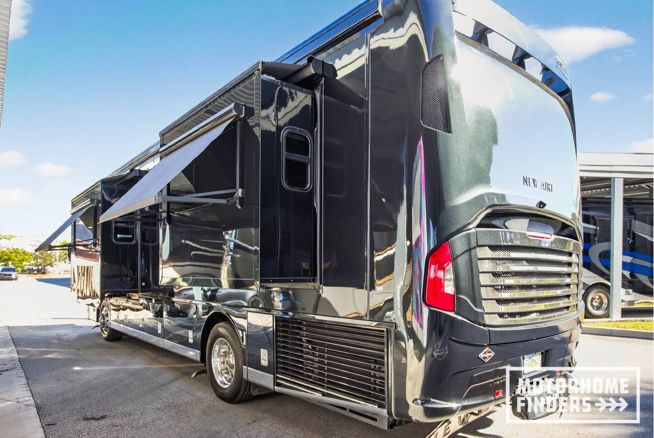 A photo of this 2021 Newmar NEW AIRE 3543