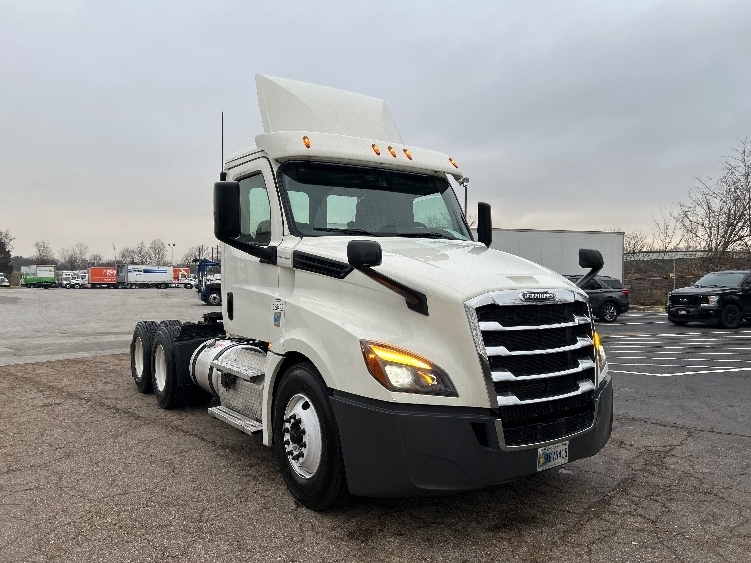 2020 FREIGHTLINER CASCADIA 126 in Chattanooga, TN