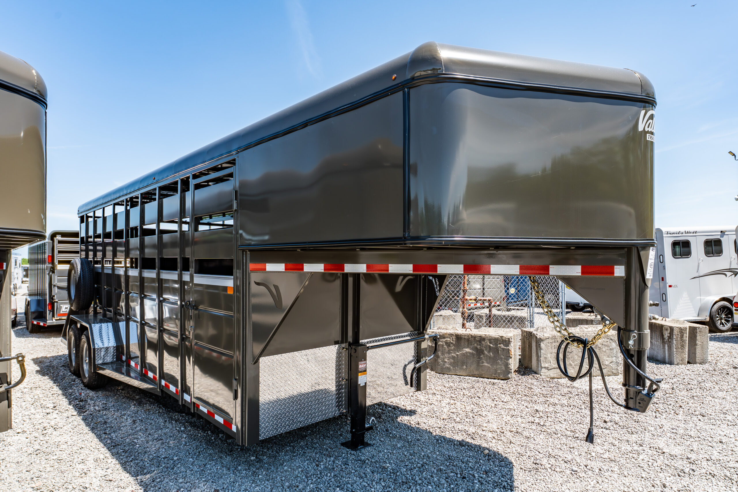 2027 VALLEY TRAILERS 76820 in North Jackson, OH