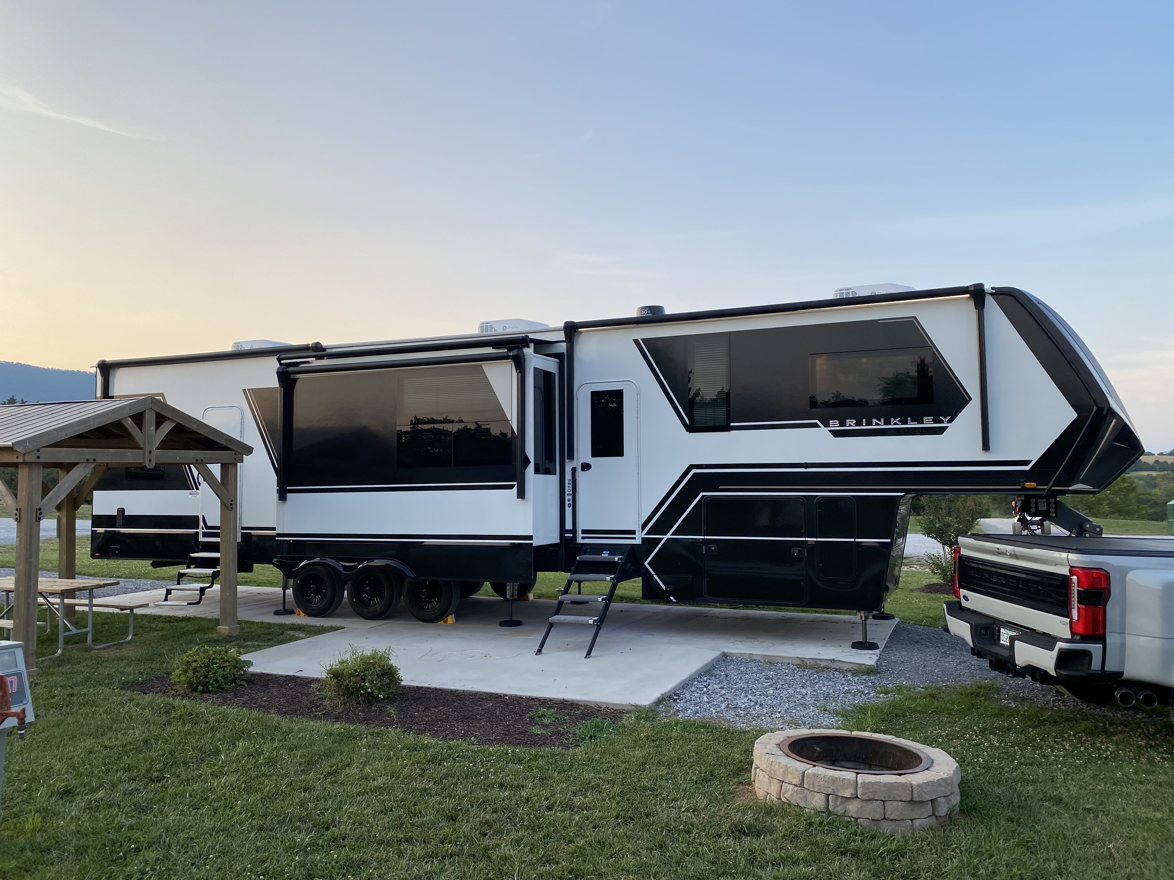 2025 Brinkley MODEL G 3950 RV