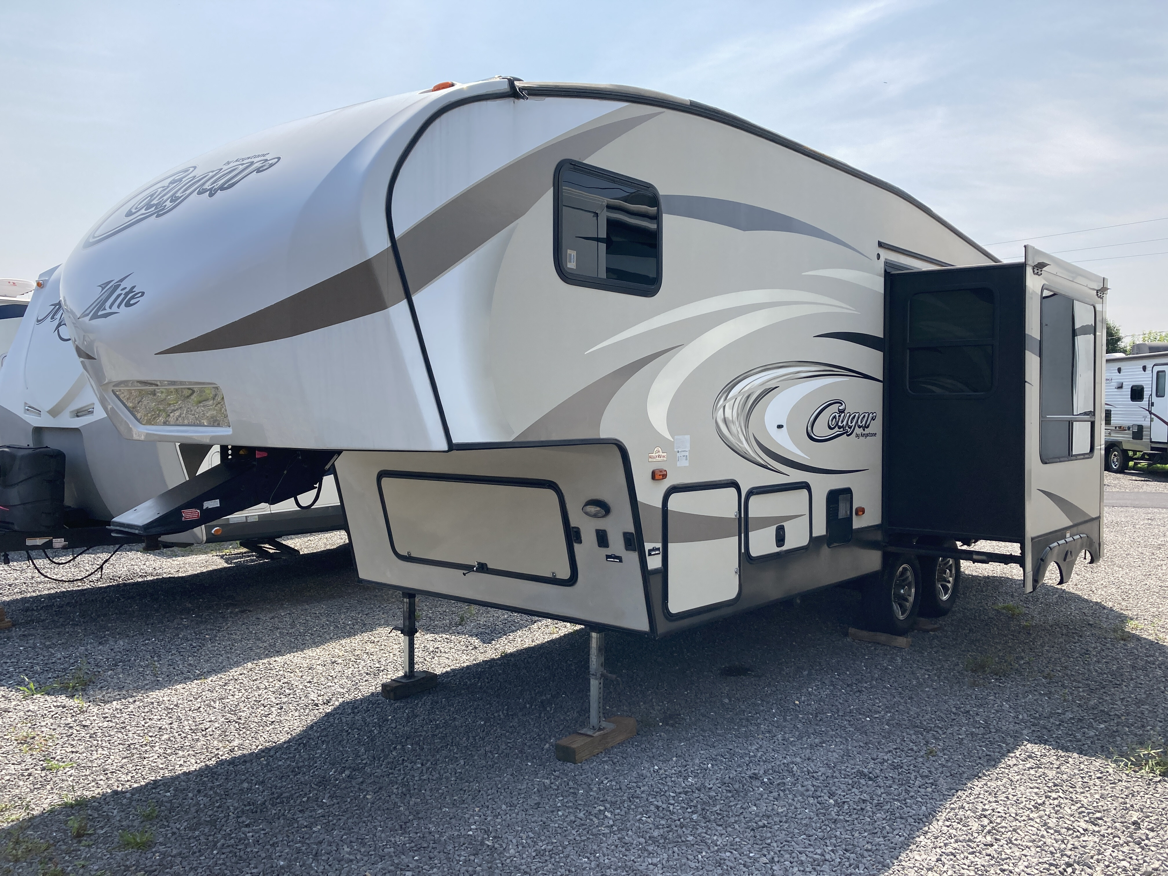 2017 Keystone Cougar X-Lite 25RKS in west milton PA
