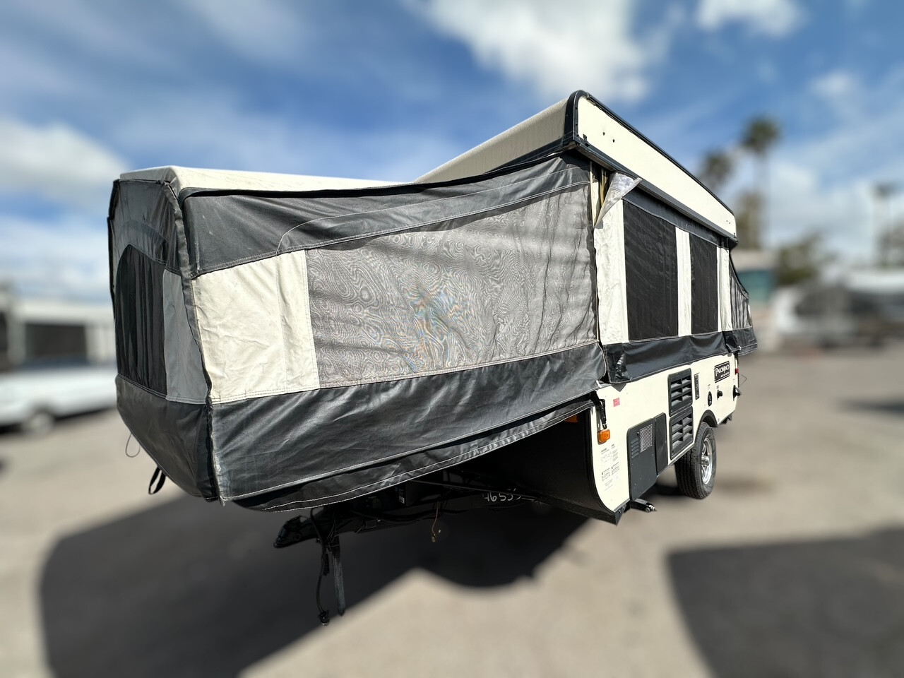 2015 Palomino Basecamp 10DD in redlands CA