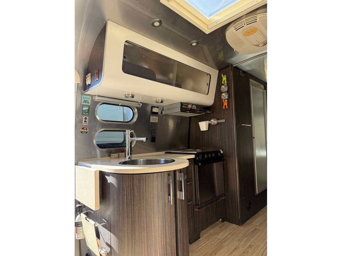 A photo of this 2014 Airstream INTERNATIONAL SIGNATURE 25RBT