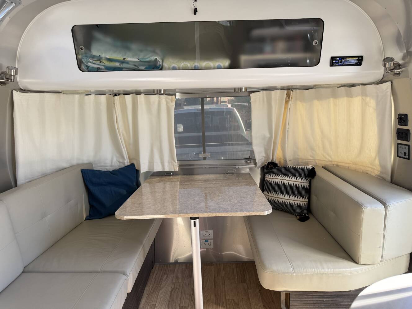 A photo of this 2014 Airstream INTERNATIONAL SIGNATURE 25RBT