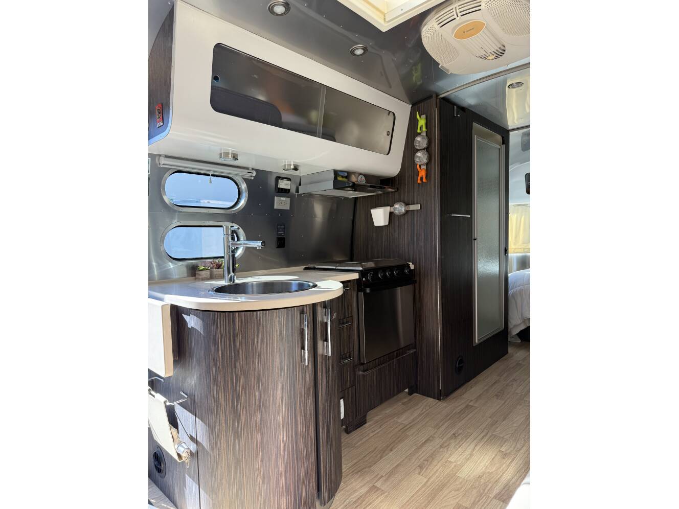A photo of this 2014 Airstream INTERNATIONAL SIGNATURE 25RBT