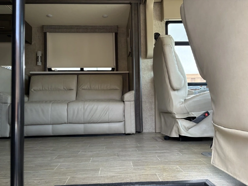 2021 THOR MOTOR COACH MIRAMAR 35 2